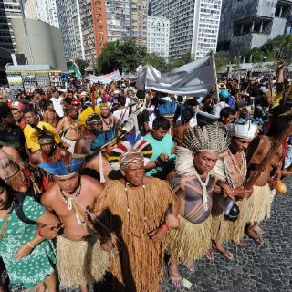 Multitudes marchan en Río de Janeiro en defensa de igualdad y de naturaleza