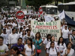 Jóvenes priistas de Jalisco marcharon por calles tapatías en apoyo de Aristóteles y Peña Nieto, el paso mes de mayo. ARCHIVO  /