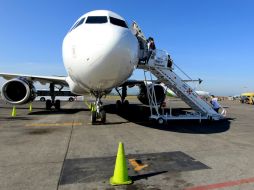 El avión utiliza mezcla  del combustible aeronáutico habitual junto con biocombustible conseguido al reciclar aceite de cocina. ARCHIVO  /