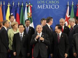 Gobernantes de los países miembros del G-20 posan para la foto oficial de la cumbre, que hoy comenzó. EFE  /