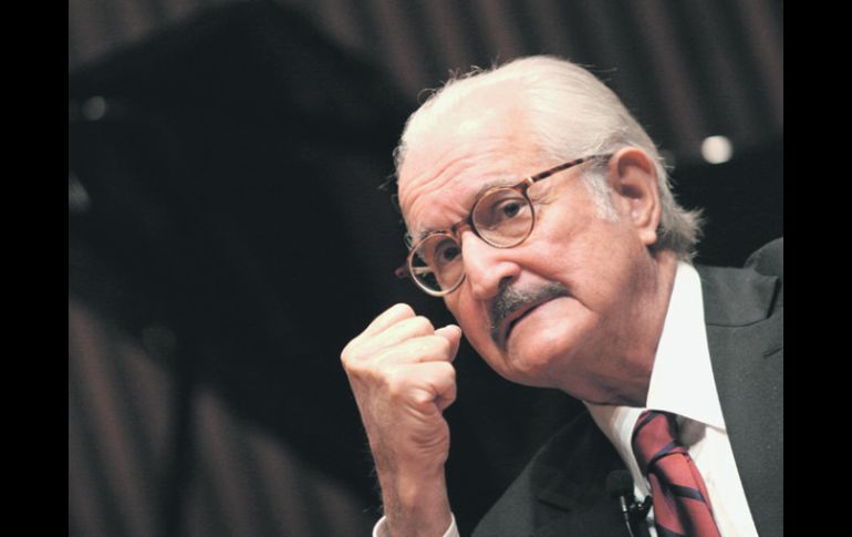 Carlos Fuentes, quien murió a los 83 años, había charlado con el ex presidente chileno, Ricardo Lagos, para realizar este libro. EFE  /