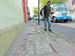 Otras decenas de banquetas como ésta, tendrán que esperar su reparación a pesar de evidenciar deterioro.  /