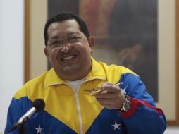 Hugo Chávez, debilitado por el cáncer, enfrenta a una oposición unificada, pero lejos aún de derrotarlo en las preferencias. ARCHIVO  /