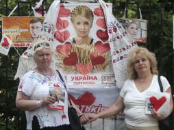 Seguidoras de Timoshenko expresan su apoyo a la ex ministra, hospitalizada actualmente en Kharkiv, Ucrania. EFE  /