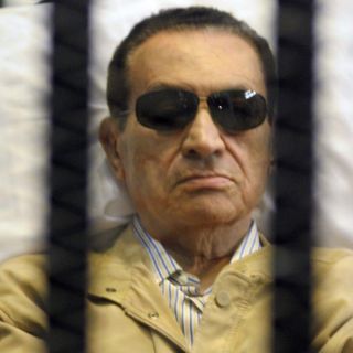Mubarak es atendido de urgencia tras sufrir un paro cardíaco