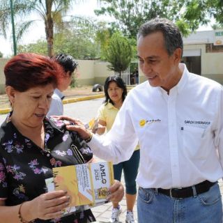 Garza expone propuestas en la colonia Auditorio