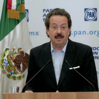 Fox, hombre de bien, pero su incultura lo pierde: Molinar