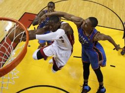 Los Thunder de Oklahoma City sufrieron una derrota frustrante (104-98) ante los Heat de Miami. EFE  /