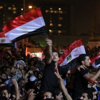 Mubarak en coma; se aplazan los resultados de elecciones