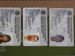 Se les decomisaron credenciales de elector falsas y números telefónicos que utilizaban para robar información.  /