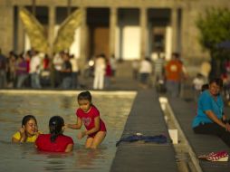 Los cambios súbitos de temperatura en el clima actual, son un factor que afecta las pequeñas arterias del nervio facial. ARCHIVO  /