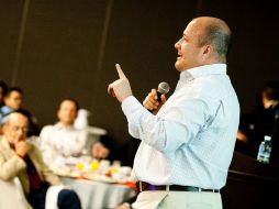 Alfaro presentó proyectos al Colegio de Arquitectos de Jalisco. ESPECIAL  /