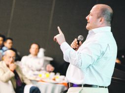 Enrique Alfaro sostuvo ayer un encuentro con miembros del Colegio de Arquitectos de Jalisco. ESPECIAL  /