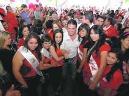 Aristóteles Sandoval visitó ayer los municipios de Cañadas de Obregón, Valle de Guadalupe y Arandas. ESPECIAL  /