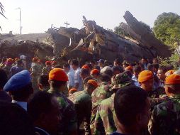 Al parecer el avión siniestrado tenías problemas para aterrizar en la base de las Fuerzas Aéreas. EFE  /