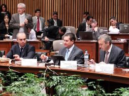 Los consejeros Alfredo Figueroa, Francisco Guerrero y Benito Nacif, durante la Sesión Extraordinaria del Consejo General del IFE. NTX  /