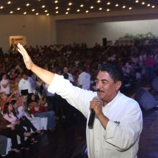 Ramiro Hernández se compromete con industriales de la construcción