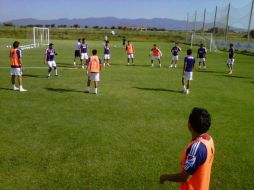 El Guadalajara en uno de sus entrenamientos en España. Tomada de @Chivas  /