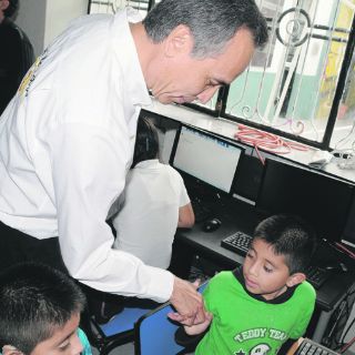 Fernando Garza se compromete a abatir la pobreza infantil