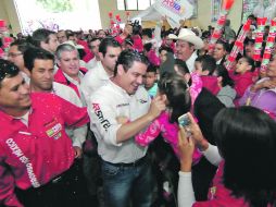 Aristóteles Sandoval acudió ayer por la tarde a un evento con simpatizantes en el municipio de Ojuelos. ESPECIAL  /