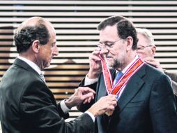 Mariano Rajoy.- El jefe de Gobierno español recibe la Orden al Mérito Industrial otorgada por los empresarios de Brasil. AFP  /