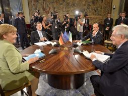 Ángela Merkel, François Hollande  Mariano Rajoy y Mario Monti se reúnen. EFE  /