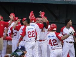 Los Rojos del aguila se llevaron por  2-1 la serie disputada en el estadio de béisbol Resurgimiento. ESPECIAL  /