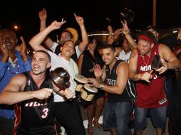 La alegría se desbordó en las calles de la ciudad durante toda la noche. AP  /
