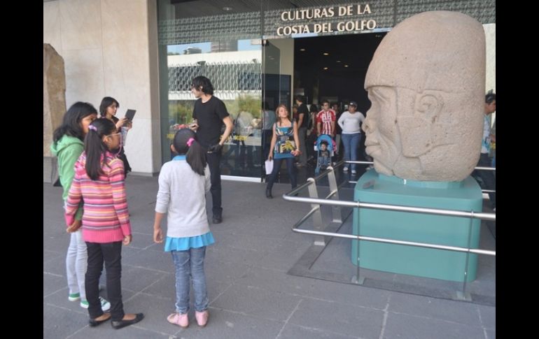 En el Museo Nacional de Antropología (MNA), el pintor Nicloás Moreno plasmó tres murales. ARCHIVO  /