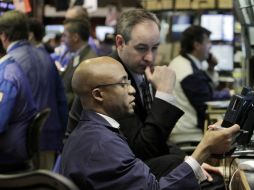 Terminando el día y la semana, sólo tres integrantes del Dow Jones terminaron al a la baja. ARCHIVO  /