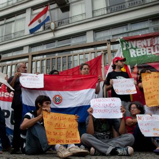 Manifestantes a favor de Lugo causan incidentes ante Congreso