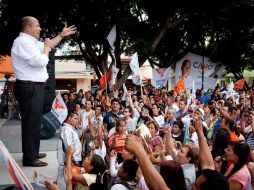 Alfaro criticó a sus contrincantes, especialmente al candidato del PRI Aristóteles Sandoval. ESPECIAL  /