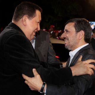 Chávez y Ahmadinejad prometen resistir juntos la presión del imperialismo