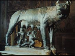 La ''loba capitolina'', es la escultura que representa a Rómulo y Remo amamantados por este animal y es símbolo de Roma. ESPECIAL  /