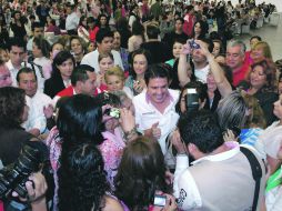 Aristóteles Sandoval se reunió ayer con maestros en las instalaciones de Expo Guadalajara. ESPECIAL  /