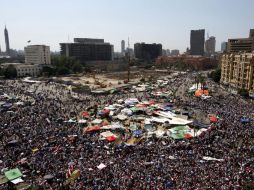 Ante las protestas en Egipto por los comicios, se ha reforzado la seguridad en plazas, puentes, instituciones y vías importantes. EFE  /
