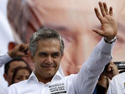 Miguel Mancera prometió aumentar el servicio del Metrobús y modificaciones en la Central de Abastos del DF. AP  /