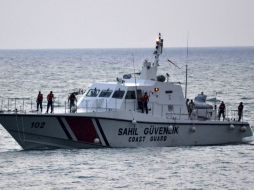 Los equipos de rescate de ambos países continúan el rastreo del mar en busca de los dos tripulantes del Caza derribado. EFE  /