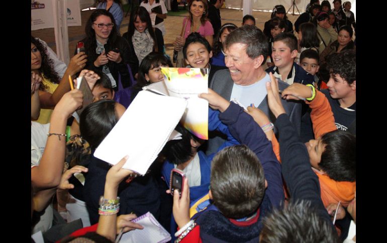 A sus 77 años, el artista descartó que planee despedirse de ''Chabelo''. ARCHIVO  /