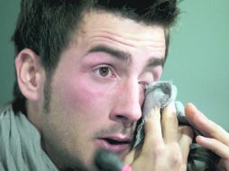 TRISTEZA. Imagen del pasado 3 de marzo de 2011, cuando Miki anunció que tenía cáncer de pelvis y decía adiós al futbol. EFE  /