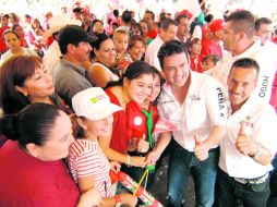 El aspirante tricolor siguió con sus cierres de campaña regionales, ayer con visitas a municipios como Magdalena y Hostotipaquillo.  /