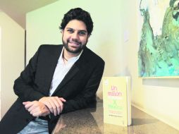 Armando Regil presenta ''Un millón de jóvenes por México'', obra que propone compartir el trabajo social con los gobernantes.  /