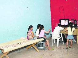 Una familia originaria de Sinaloa, dejó todo por las amenazas de los miembros del narcotráfico. EL UNIVERSAL  /