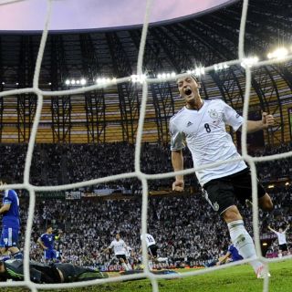 España es la máxima favorita: Özil