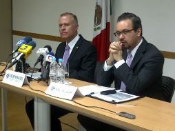 El Director de la Coparmex, Francis Bujaidar (der) y el presidente del mismo organismo, Óscar Benavides (izq), durante rueda de prensa.  /
