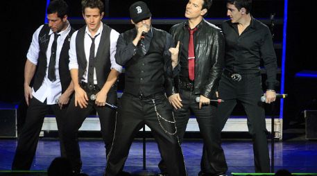 Con atuendo de color negro, NKOTB arrancó los primeros suspiros y gritos de los espectadores. ARCHIVO  /