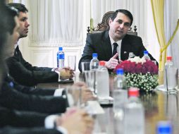 El nuevo presidente de Paraguay, Federico Franco, preside una reunión de Gabinete en el Palacio Presidencial en Asunción. REUTERS  /