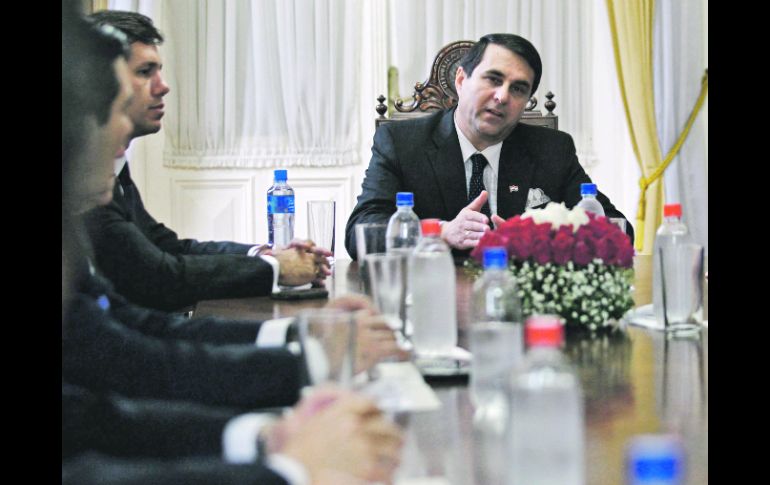 El nuevo presidente de Paraguay, Federico Franco, preside una reunión de Gabinete en el Palacio Presidencial en Asunción. REUTERS  /