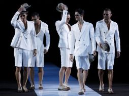 Modelos luciendo las creaciones de Giorgio Armani celebrada en Milán Italia. AP  /