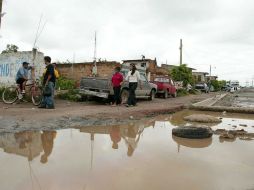 Las autoridades municipales realizan labores de inspección en viviendas de la localidad. ARCHIVO  /